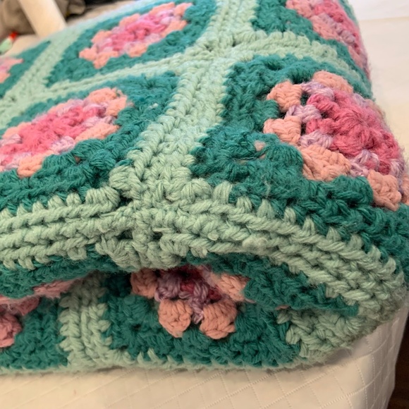 Vintage Handmade Crochet Granny Square Afghan Blanket Pink & Green 54"x45" - Picture 16 of 16